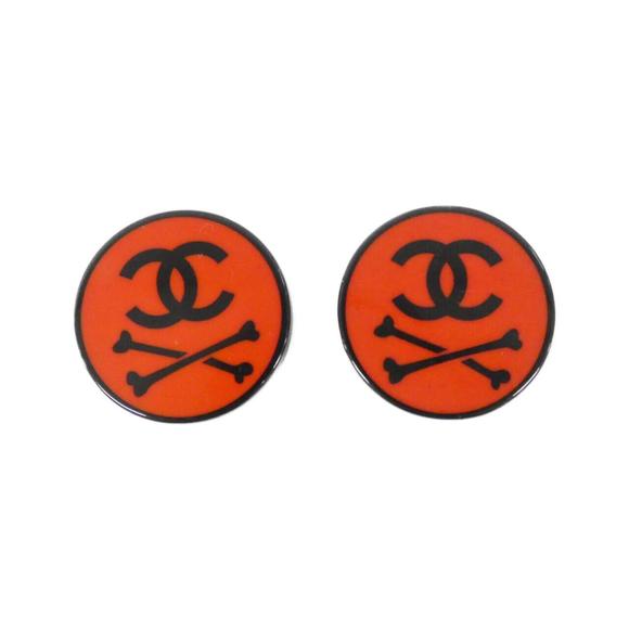 CHANEL Black Earrings - Picture 1 of 4